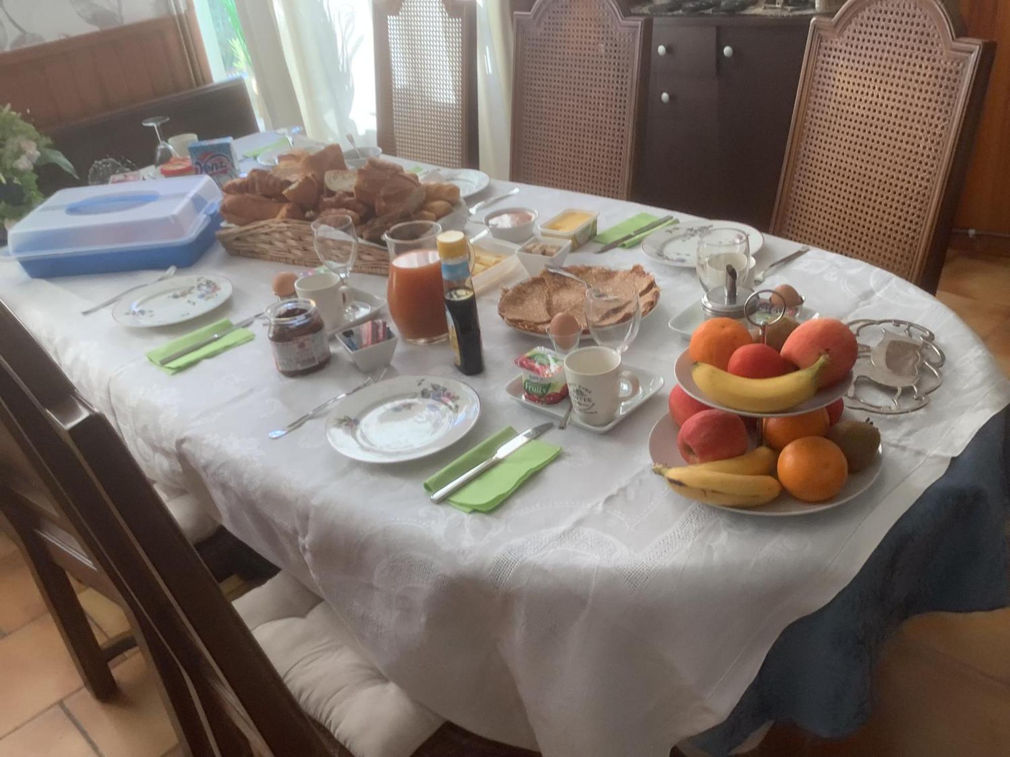 Saint-Bonnet-Tronçais Le Voyageur B&B 외부 사진