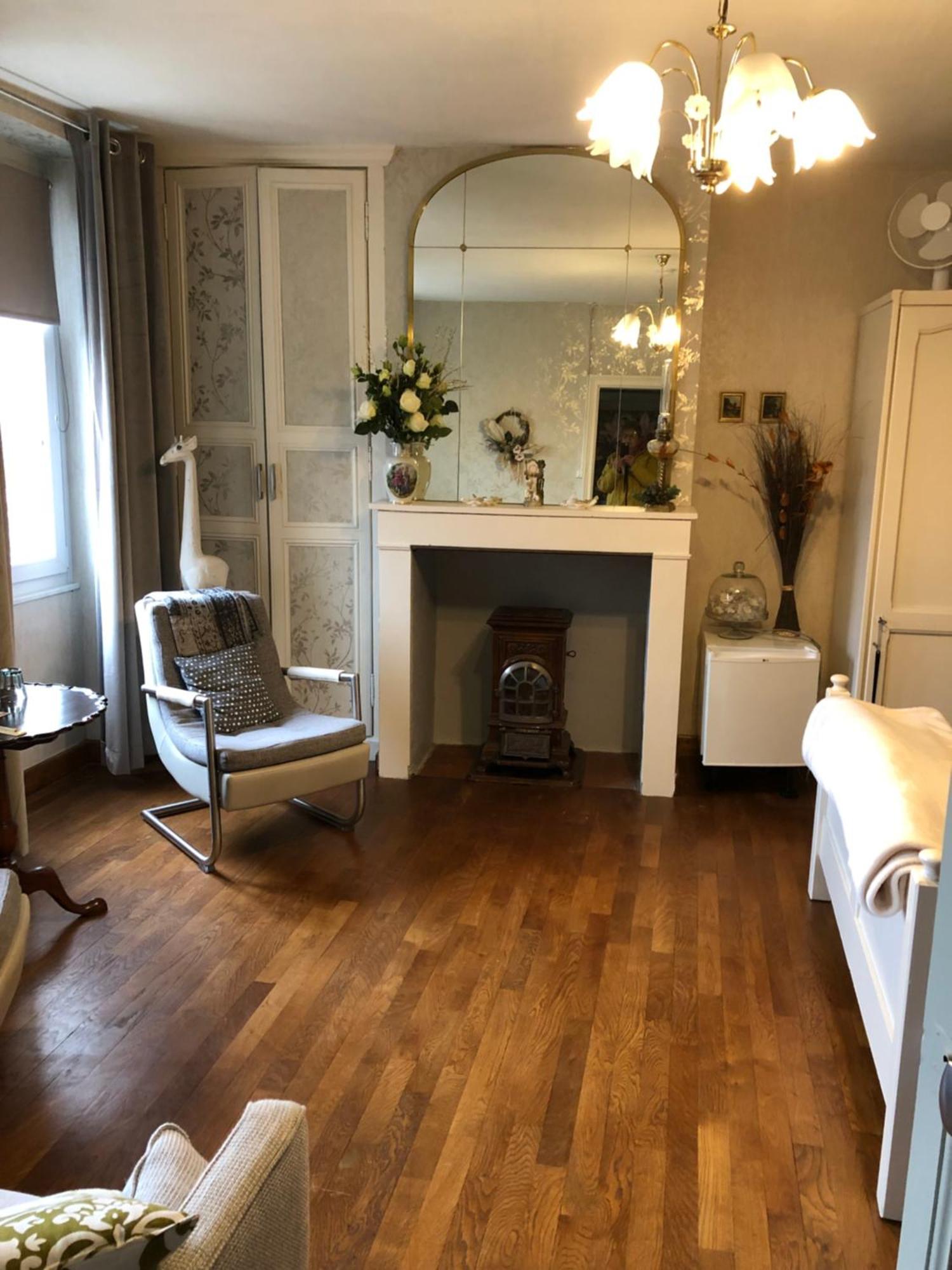 Saint-Bonnet-Tronçais Le Voyageur B&B 외부 사진